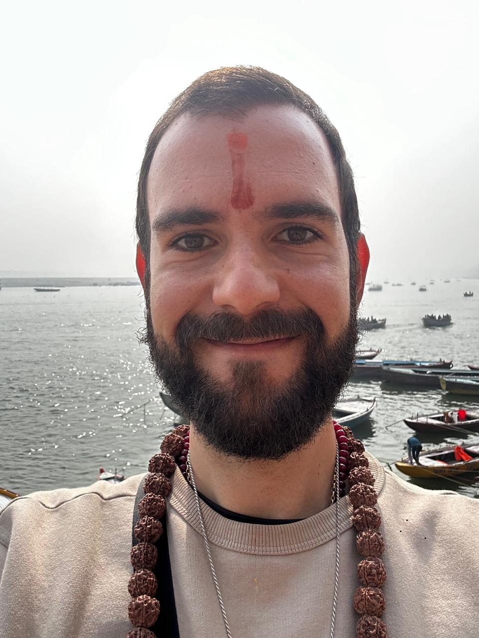 Yuri D. Wolf · Vāmadeva Śiva às margens do Ganges, em Vārāṇasī